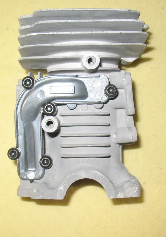 Bezpośrednio z fabryki - Cylinder kompletny do pilarki Husqvarna 435, 435E,440E, Jonsered CS2240.