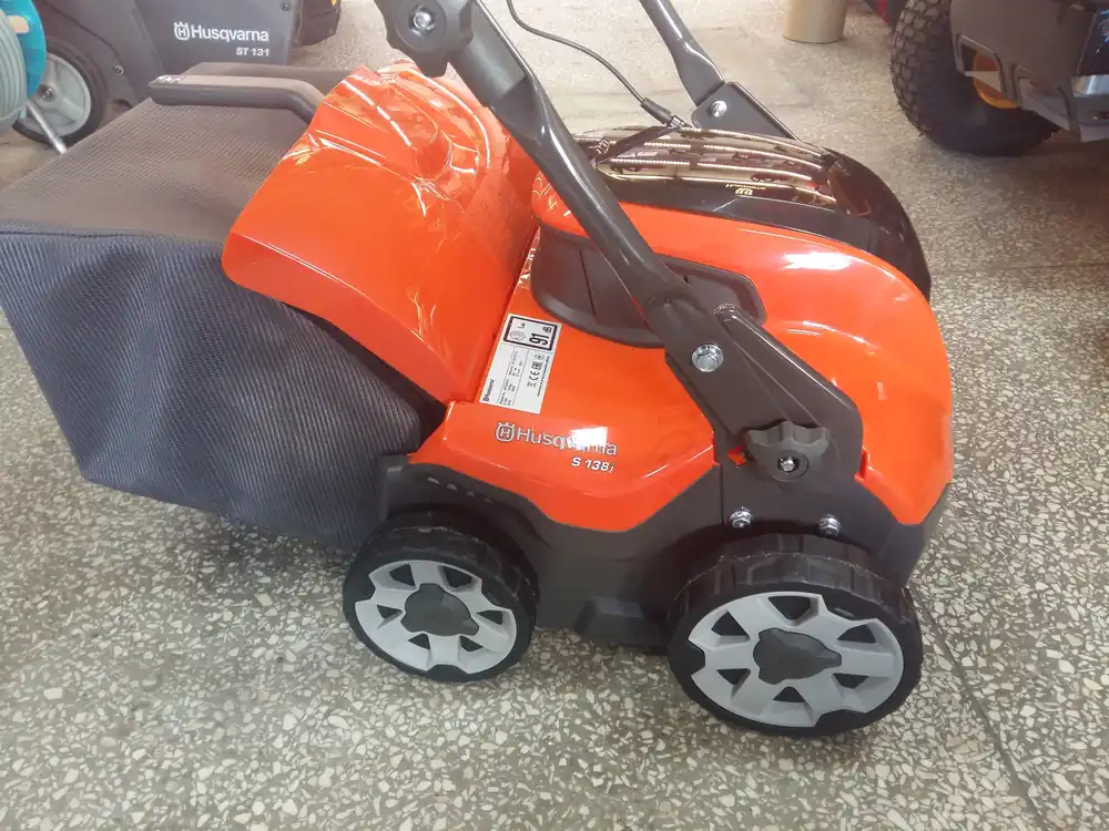 Wyprzedaż - Wertykulatar akumulatorowy Husqvarna S138i bez ładowarki i akumulatora.
